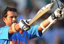 Ex-cricketers divided on their opinion on Sachin Former cricketers divided on their opinion on Sachin Tendulkar