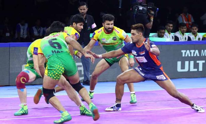 Bengal Warriors star raider and captain Maninder Singh raiding his way through Patna Pirates